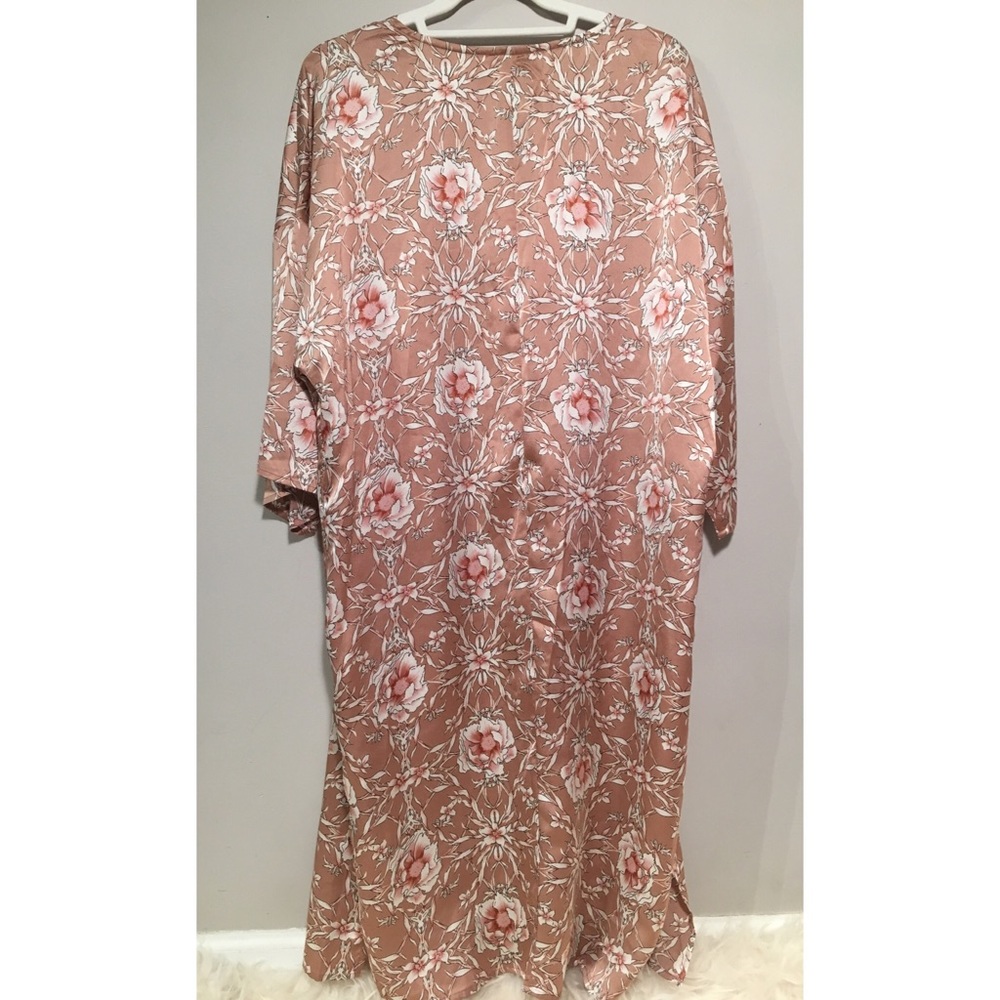 Jodifl Mauve Satin Pink / White Floral Kimono - Picture 4 of 6